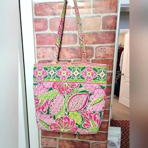 Vera Bradley shoulder bag/tote. Lots of room!. Excellent condition